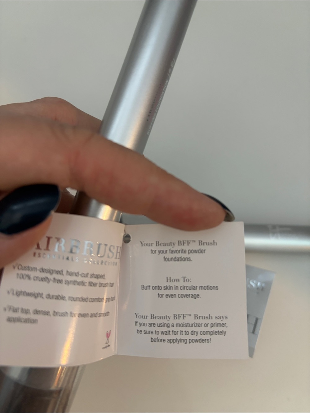 IT Cosmetics Foundation Brushes + Brush Bath - Picture 14 of 14